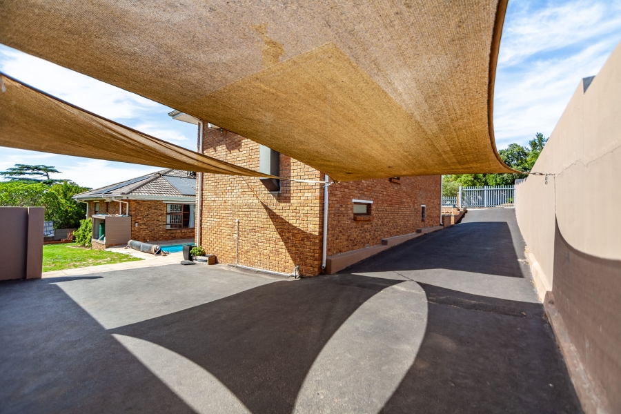 To Let 5 Bedroom Property for Rent in Door De Kraal Western Cape